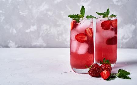 Orzeźwiająca lemoniada truskawkowa: przepis na truskawkowe virgin mojito
