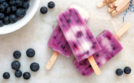 Błyskawiczne lody borówkowe