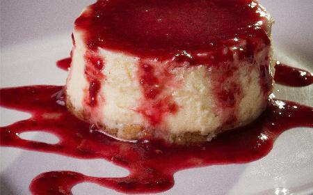 Pudding twarogowo-wiśniowy: przepis na smaczny deser z wiśniami