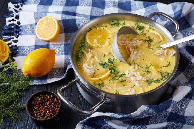 Avgolemono - grecki rosół drobiowy z cytrynową nutą
