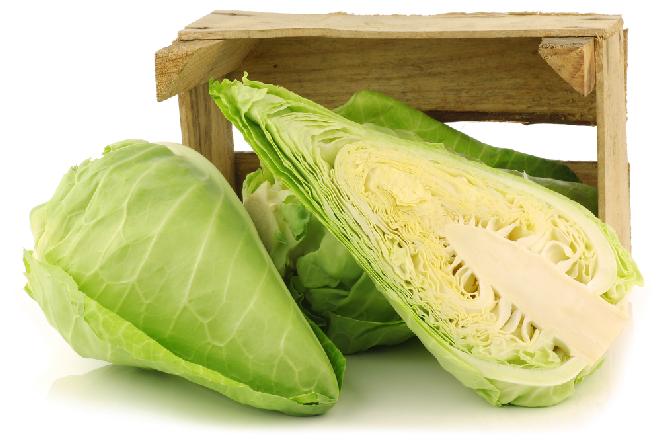 Spiczasta kapusta pieczona ze śmietaną i parmezanem: samodzielne danie lub jarzyna na ciepło