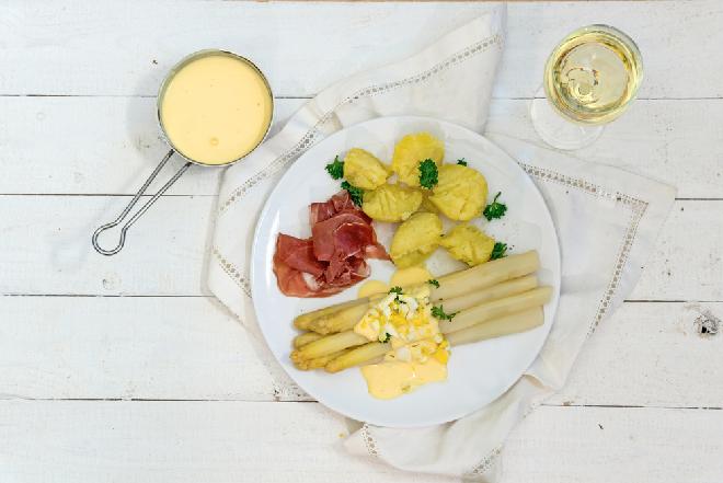 Szparagi w sosie remoulade
